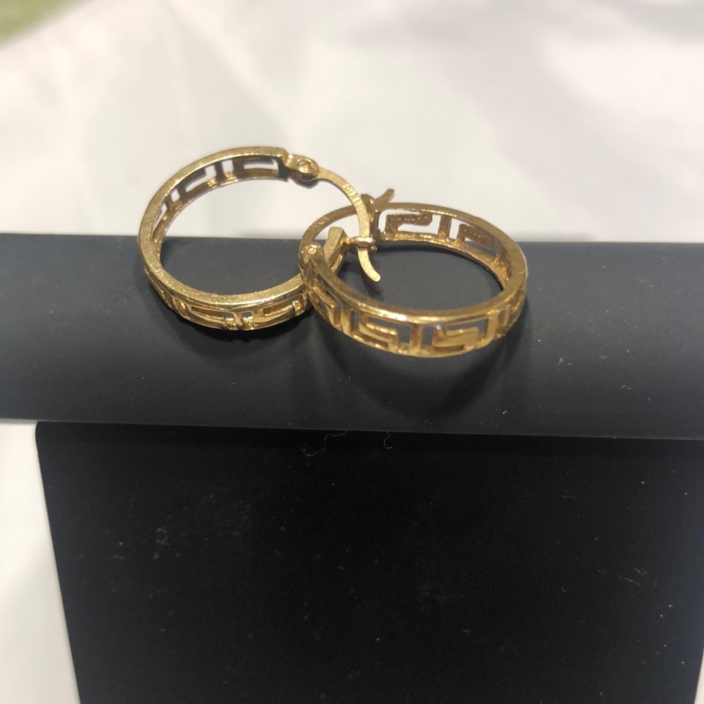 Brand new 14K Gold huggie earrings ✨